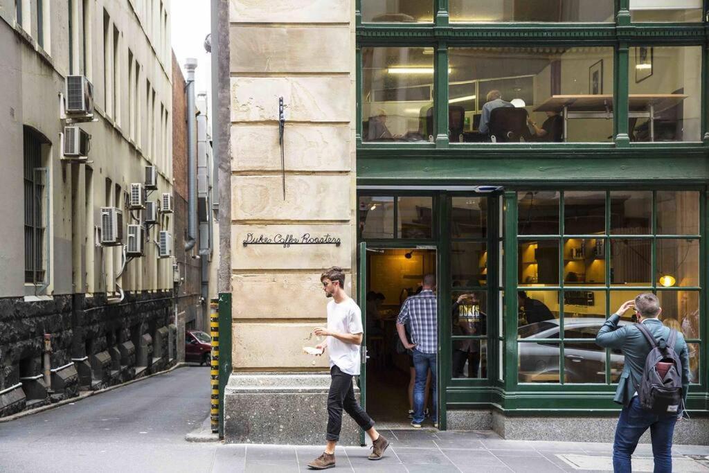 Collins Paris End Suite- 2 Bedrooms With Balcony — Photos 3